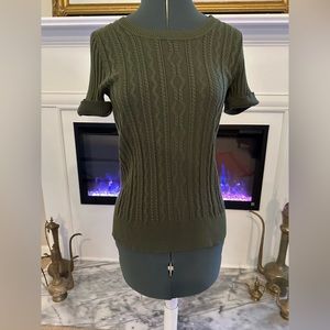 Carolyn Taylor Olive Green Short-Sleeve Ribbed Sweater - Size M